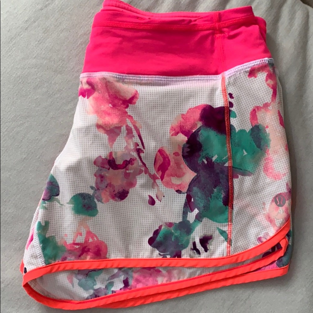 GUC Lululemon shorts size 6 RARE 🦄